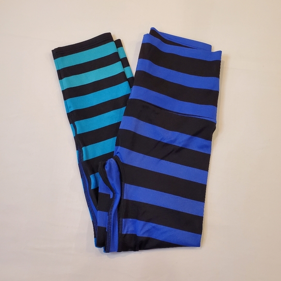 K-DEER Capri Length Ombre Blue Black‎ Stripe Leggings Women's Size Small - Picture 1 of 8